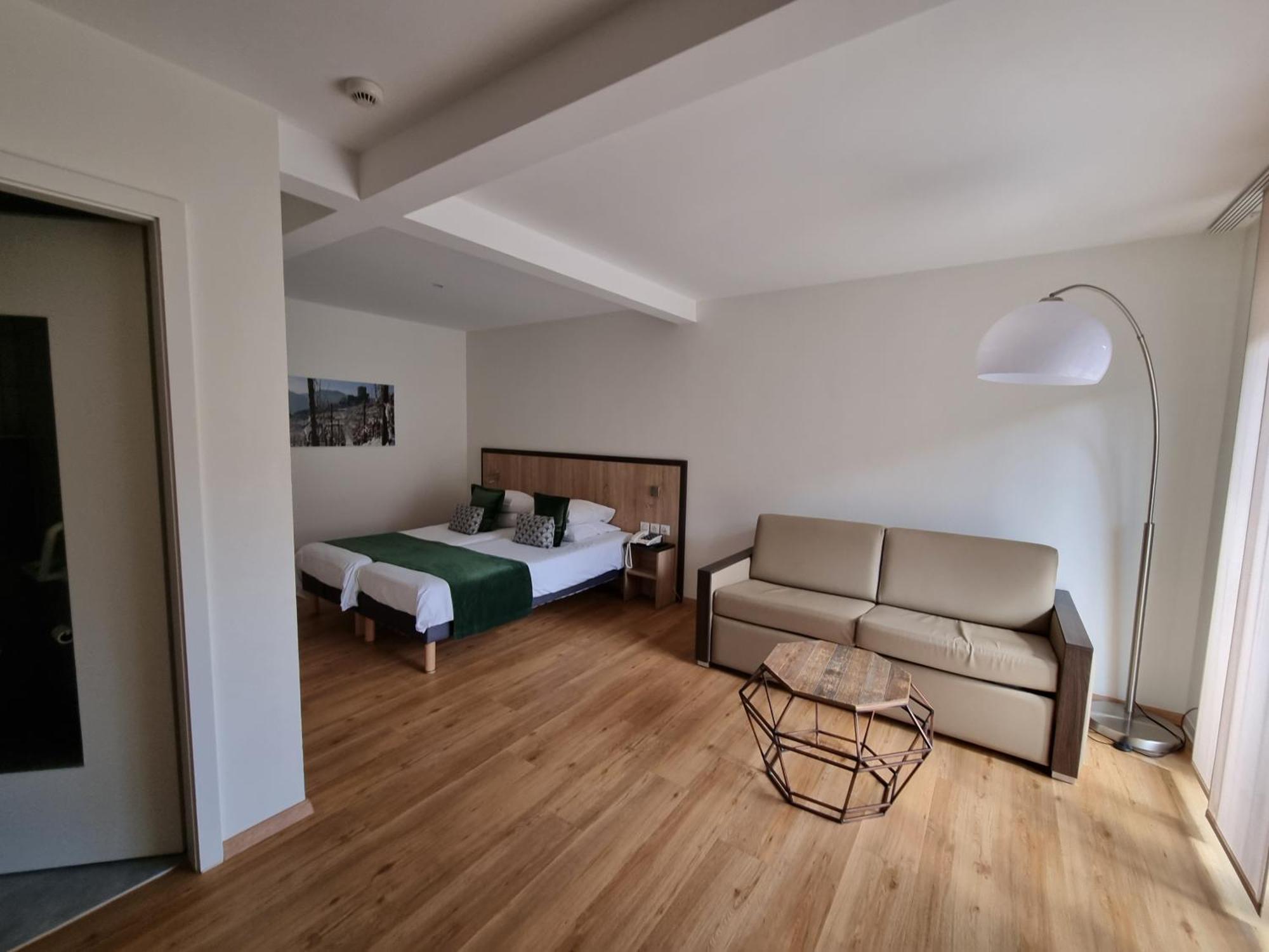 Logis Hotel Restaurant De La Poste Et Spa De Montagne Le Bonhomme Habitación foto