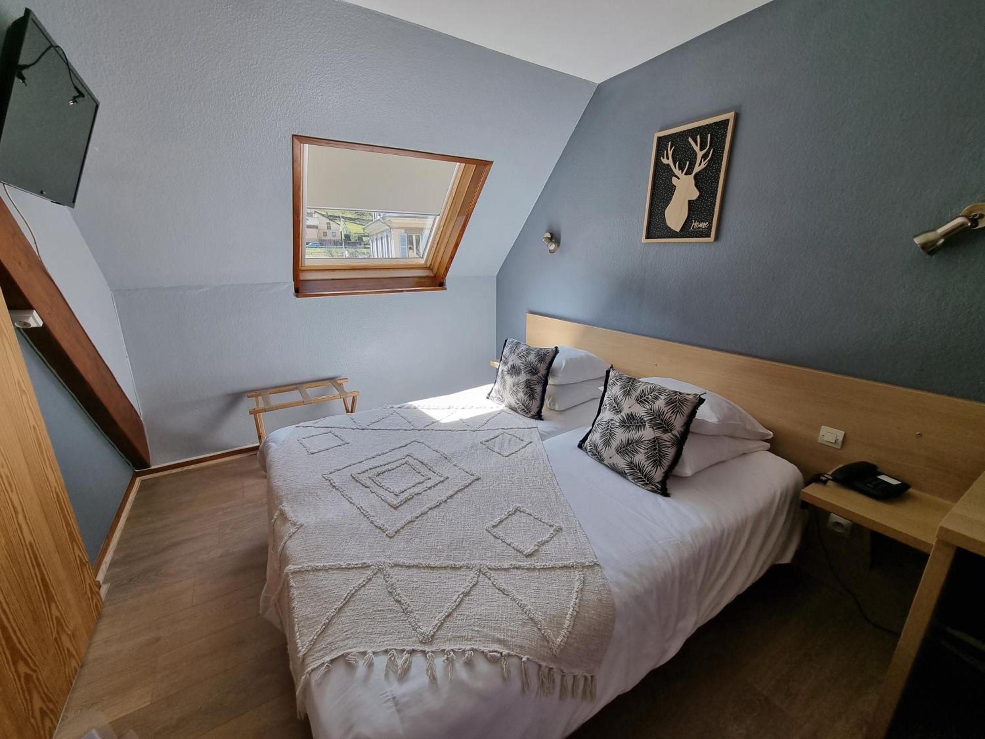 Logis Hotel Restaurant De La Poste Et Spa De Montagne Le Bonhomme Habitación foto
