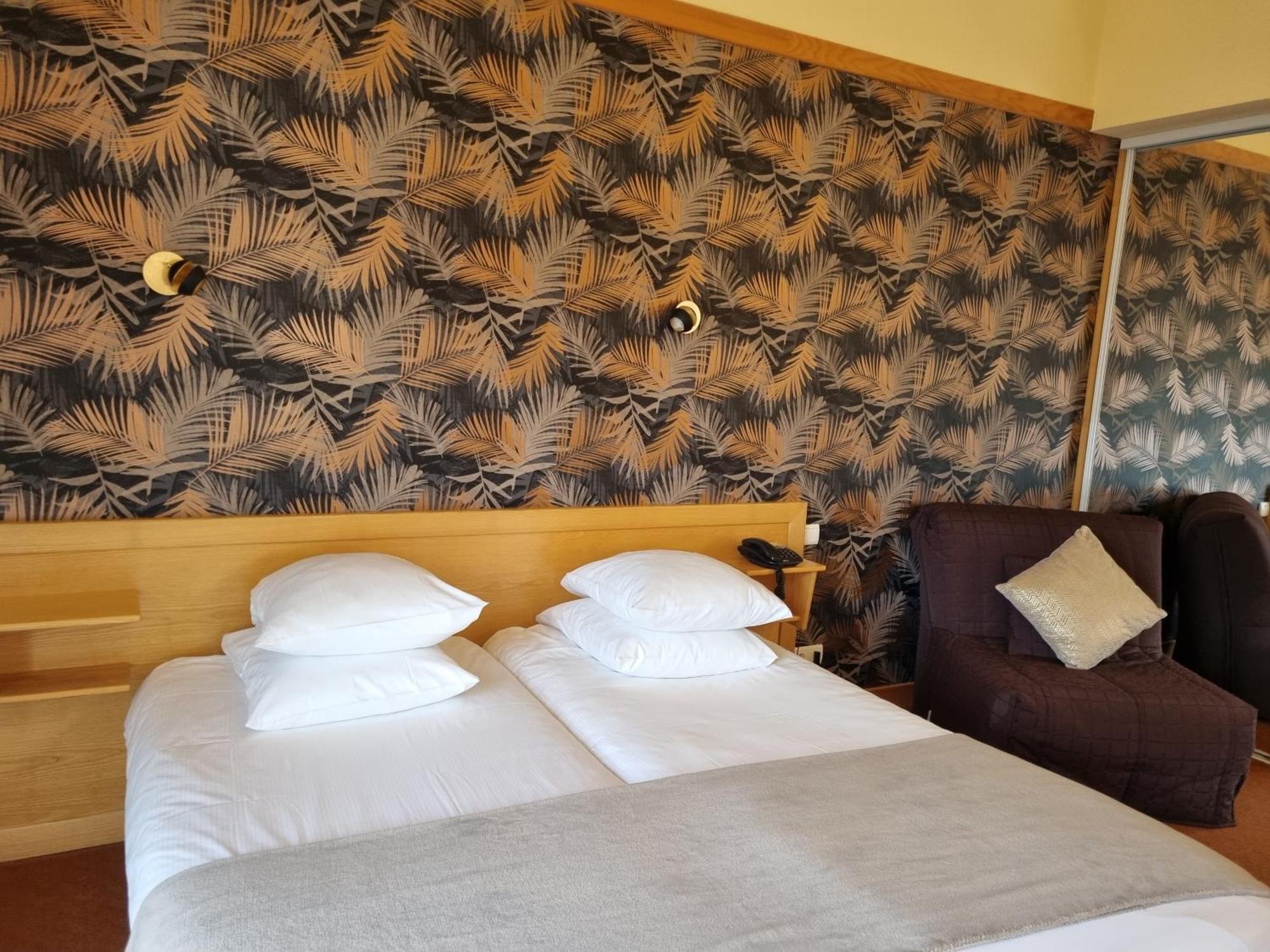 Logis Hotel Restaurant De La Poste Et Spa De Montagne Le Bonhomme Habitación foto